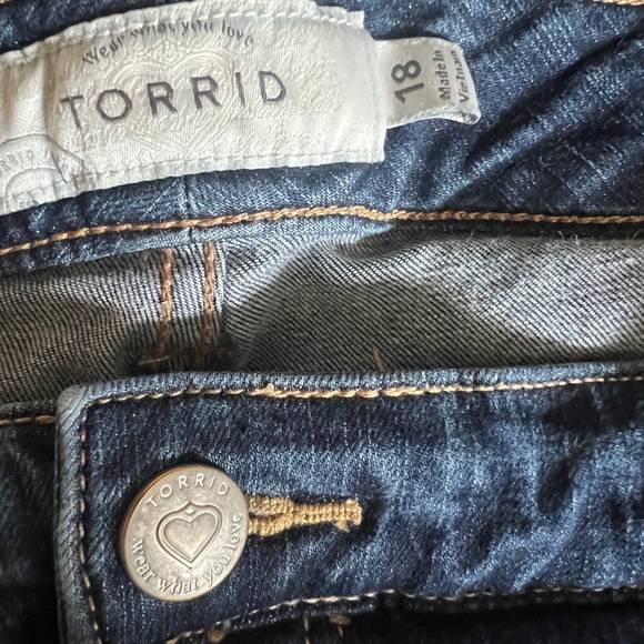 Torrid denim Shorts 18 - Picture 4 of 4